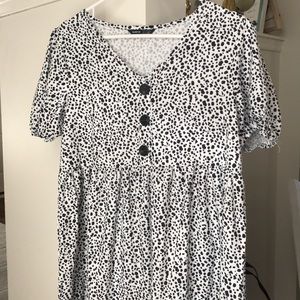 White and Black print t-shirt dress with buttons